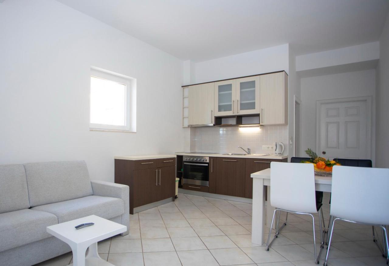 Apartment Domo Макарска Экстерьер фото