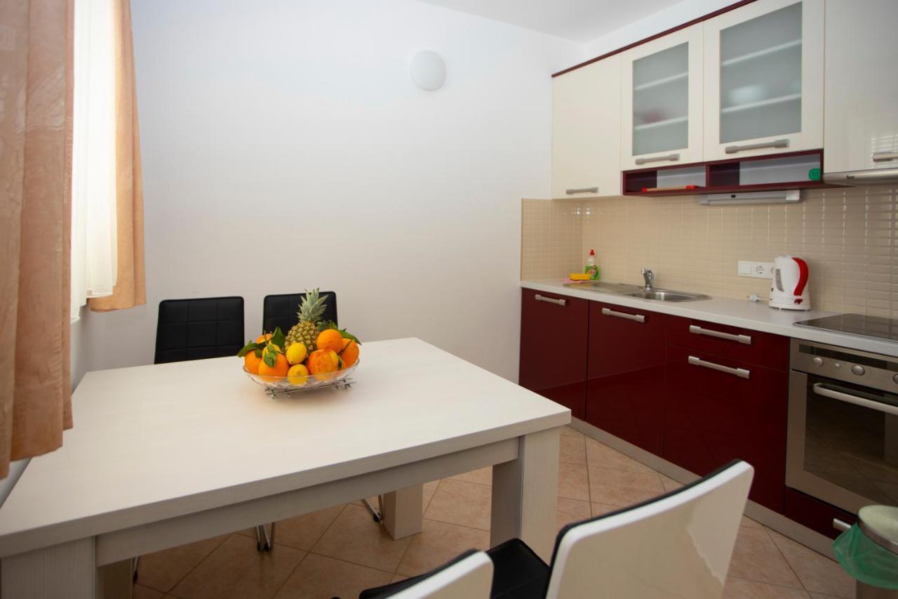 Apartment Domo Макарска Экстерьер фото