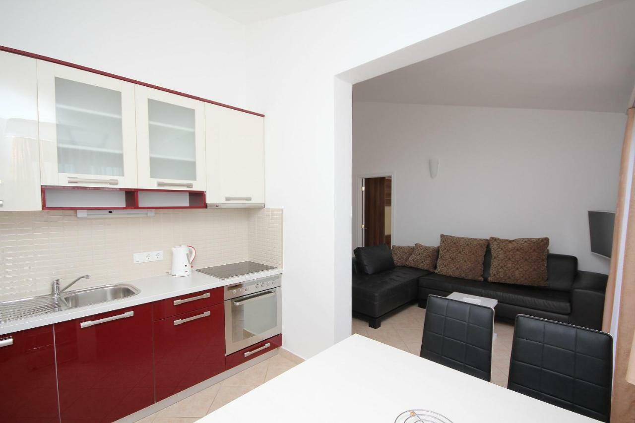 Apartment Domo Макарска Экстерьер фото